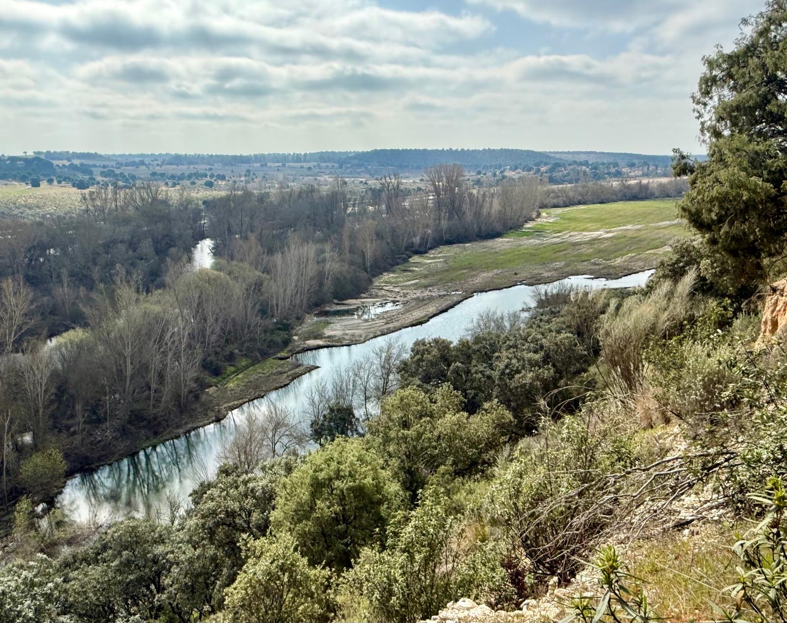 Alberche river frontage and riparian land